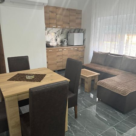 Sobe I Apartmani Casa Mia Pecinci Exterior foto