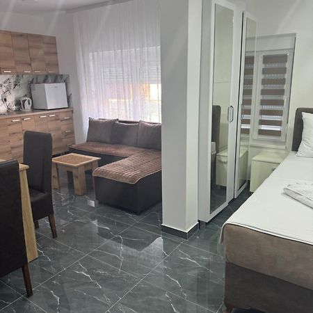 Sobe I Apartmani Casa Mia Pecinci Exterior foto