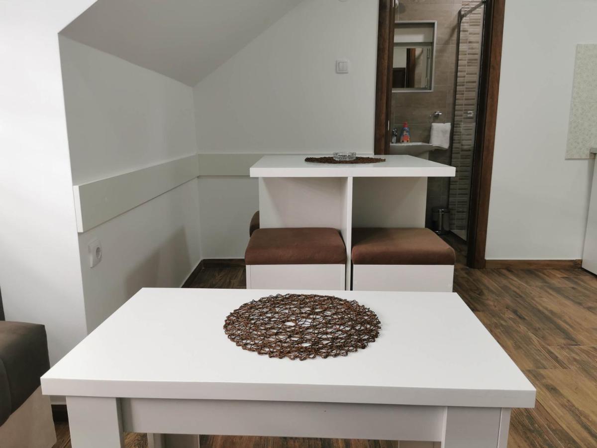 Sobe I Apartmani Casa Mia Pecinci Exterior foto