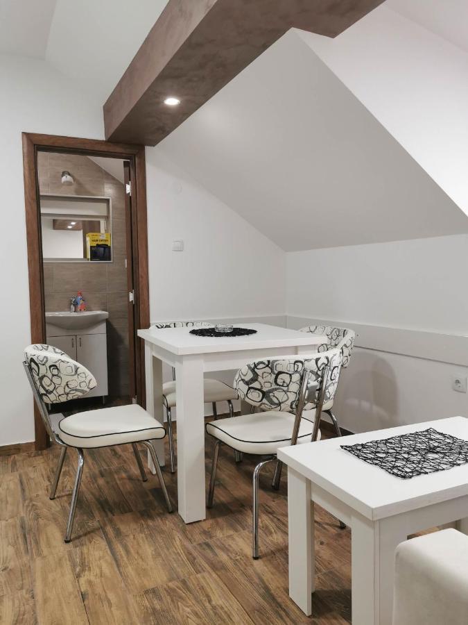 Sobe I Apartmani Casa Mia Pecinci Exterior foto