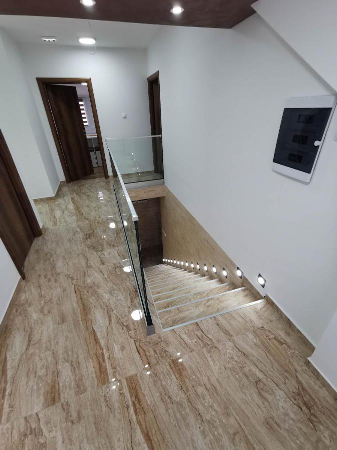 Sobe I Apartmani Casa Mia Pecinci Exterior foto