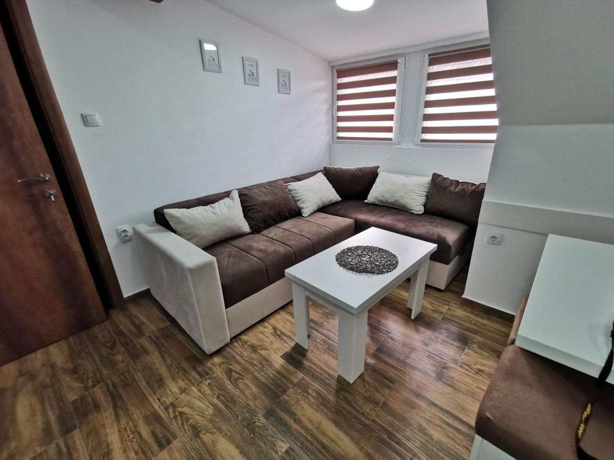 Sobe I Apartmani Casa Mia Pecinci Exterior foto