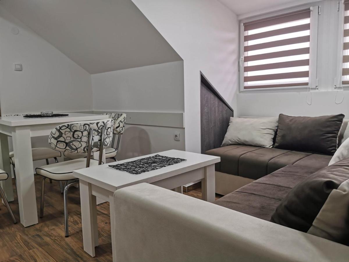 Sobe I Apartmani Casa Mia Pecinci Exterior foto
