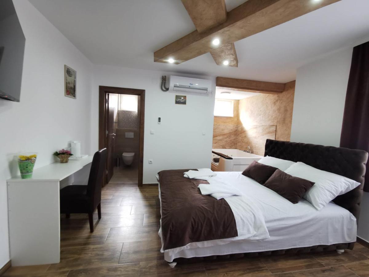 Sobe I Apartmani Casa Mia Pecinci Exterior foto