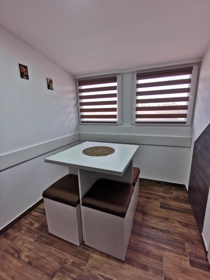 Sobe I Apartmani Casa Mia Pecinci Exterior foto
