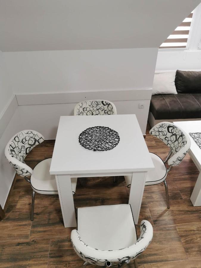 Sobe I Apartmani Casa Mia Pecinci Exterior foto