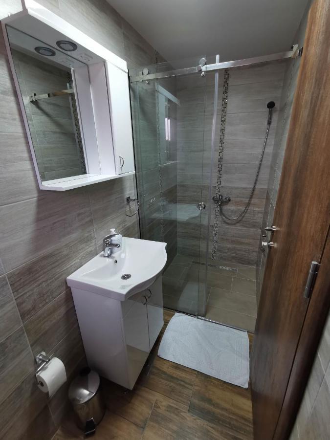 Sobe I Apartmani Casa Mia Pecinci Exterior foto